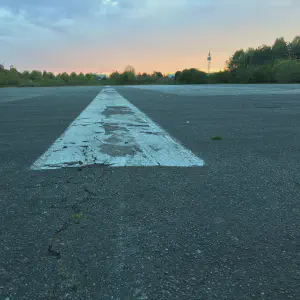 images/End of the runway Munich Riem.webp